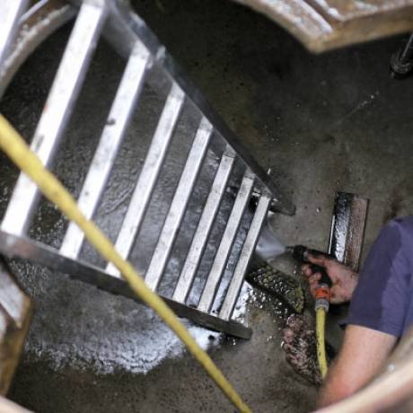 cistern-cleaning-service cistern-cleaning-service